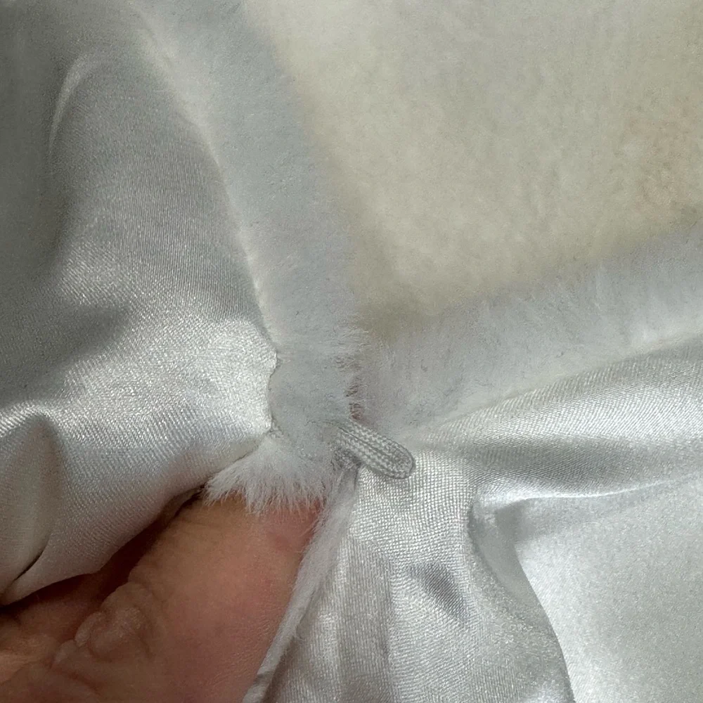 Chic White Faux Fur Wrap - Picture 4 of 4